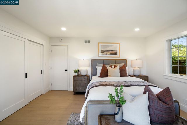 1543 Laverne Ct, Concord, CA 94521