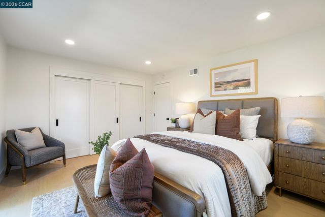 1543 Laverne Ct, Concord, CA 94521