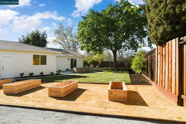 1543 Laverne Ct, Concord, CA 94521