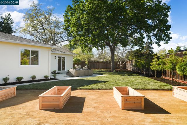 1543 Laverne Ct, Concord, CA 94521