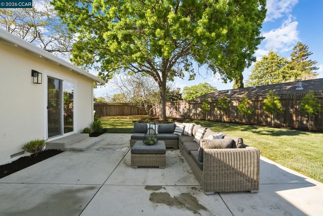 1543 Laverne Ct, Concord, CA 94521