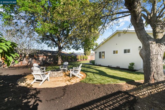 1543 Laverne Ct, Concord, CA 94521