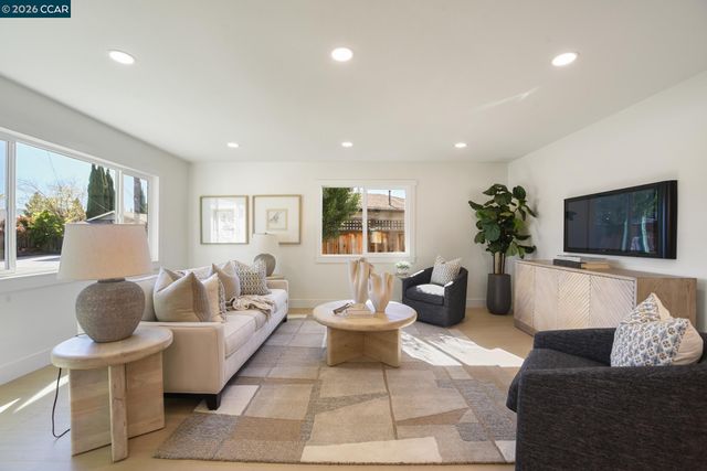 1543 Laverne Ct, Concord, CA 94521