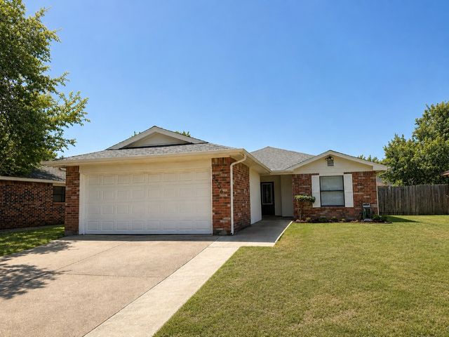 5306 Pampas Court, Arlington, TX 76018