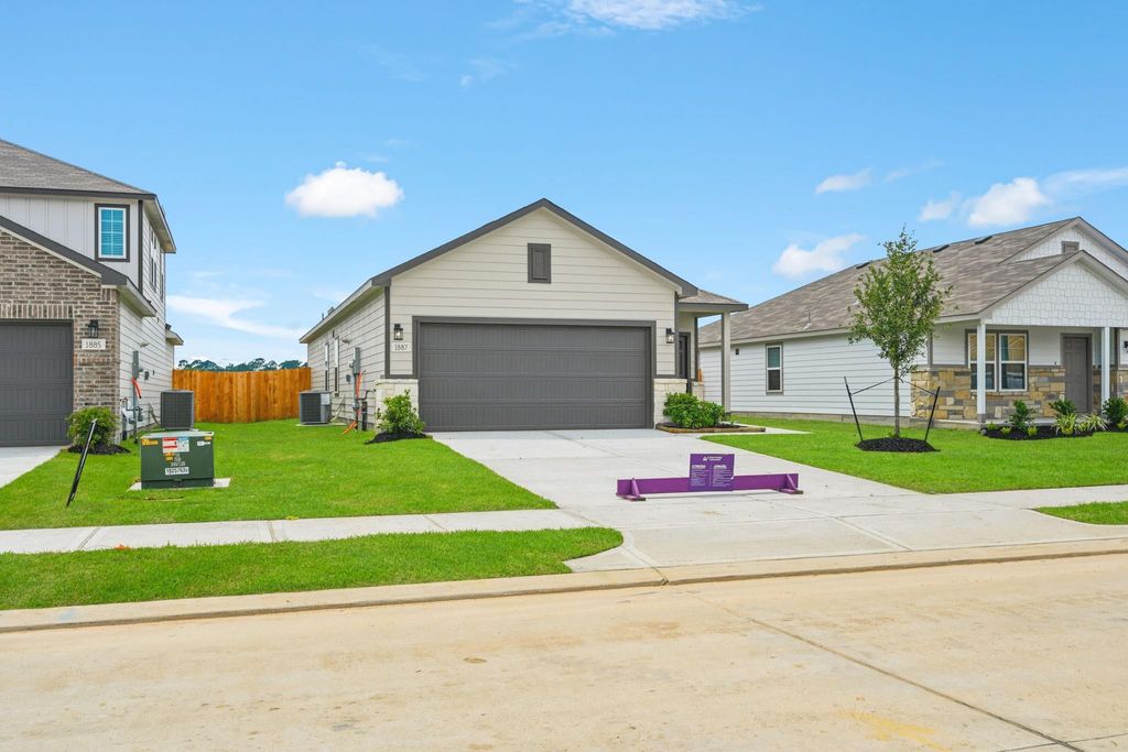 1887 Redwood Lane, Dayton, TX 77535