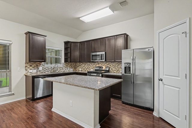 1061 Shadow Bend Court, Conroe, TX 77301