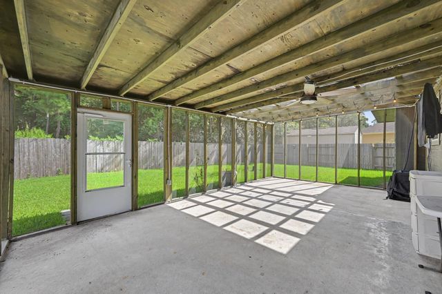 1061 Shadow Bend Court, Conroe, TX 77301