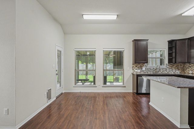 1061 Shadow Bend Court, Conroe, TX 77301