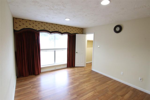 12430 Brook Meadows Lane, Stafford, TX 77477