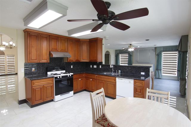 12430 Brook Meadows Lane, Stafford, TX 77477