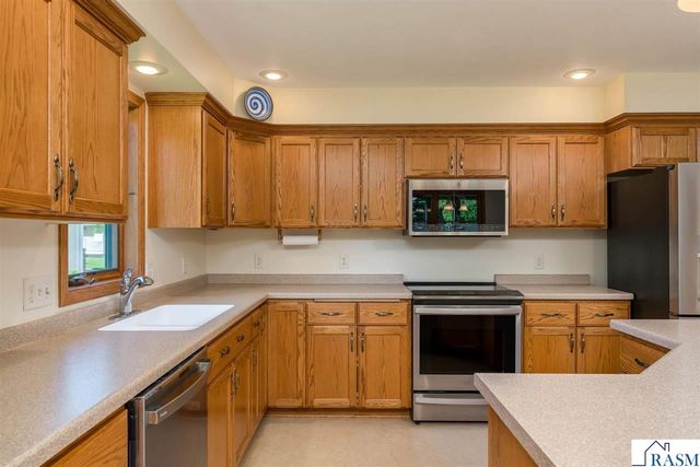 18 Columbia Court, North Mankato, MN 56003