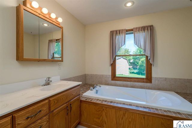 18 Columbia Court, North Mankato, MN 56003