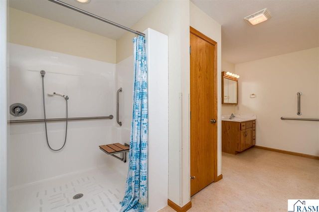 18 Columbia Court, North Mankato, MN 56003