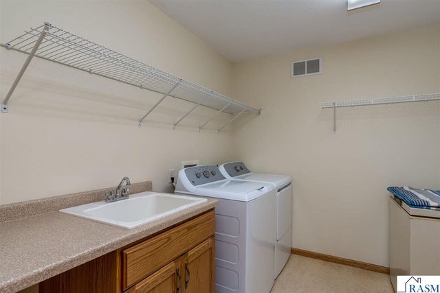 18 Columbia Court, North Mankato, MN 56003