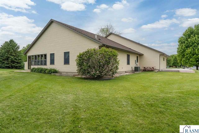 18 Columbia Court, North Mankato, MN 56003
