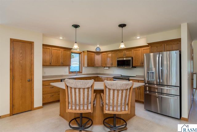 18 Columbia Court, North Mankato, MN 56003