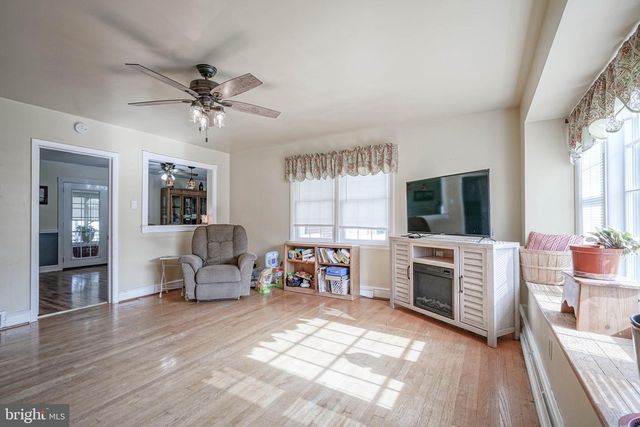 33 MEADOW RD, Pennsville, NJ 08070