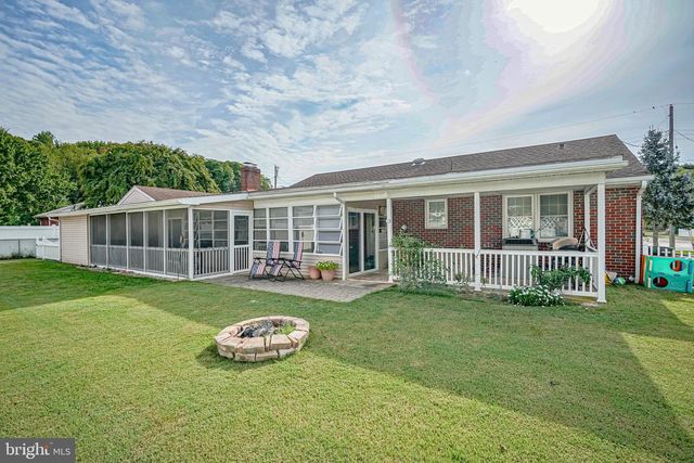 33 MEADOW RD, Pennsville, NJ 08070