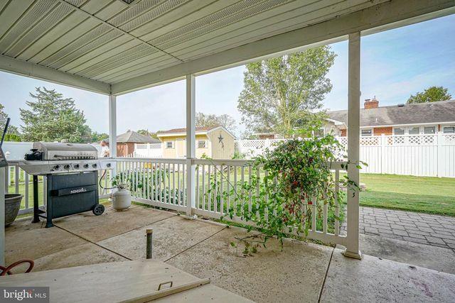 33 MEADOW RD, Pennsville, NJ 08070