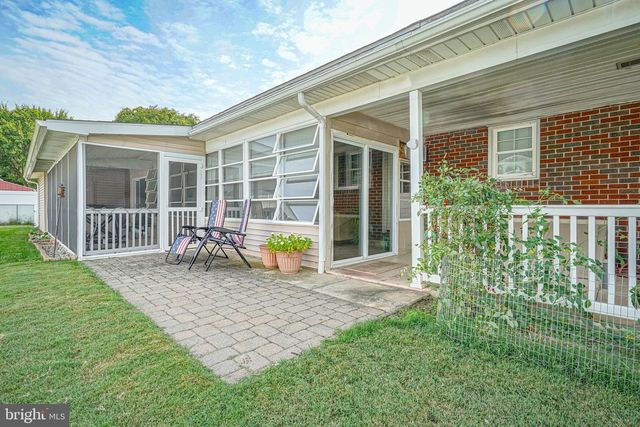 33 MEADOW RD, Pennsville, NJ 08070