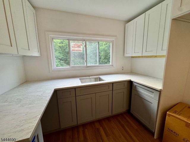 56 Glenwood Mt Rd, Vernon Twp., NJ 07461