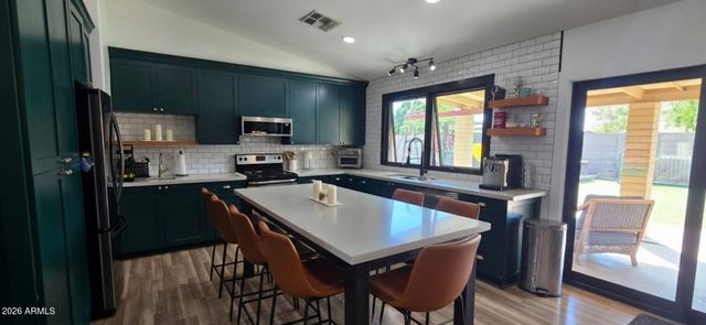10913 W SELLS Drive, Phoenix, AZ 85037