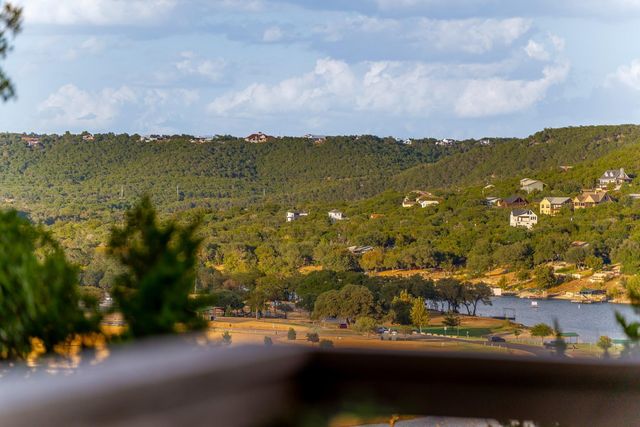 18302 W Rim DR, Jonestown, TX 78645