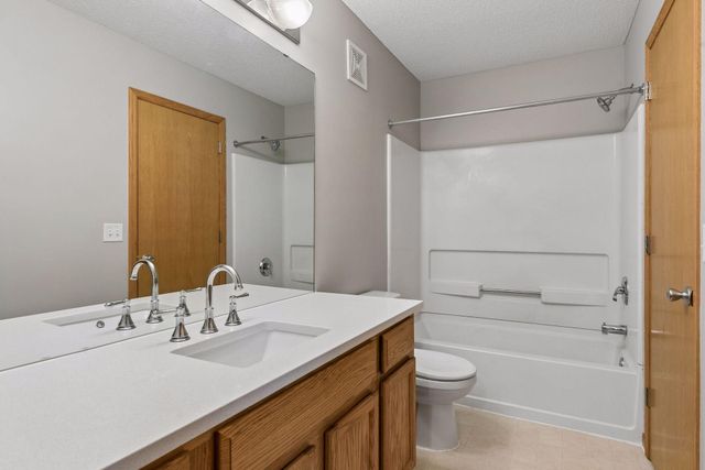 2085 Saint Johns Court, Woodbury, MN 55129