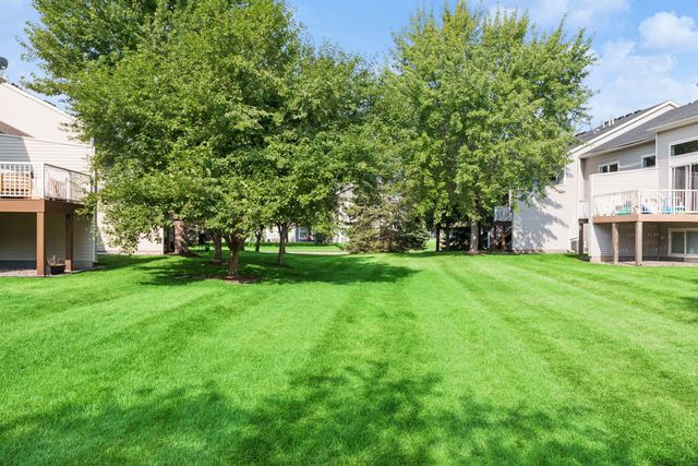 2085 Saint Johns Court, Woodbury, MN 55129