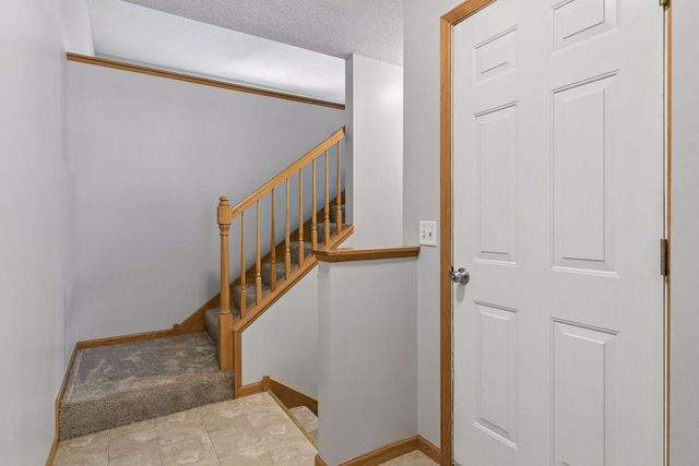 2085 Saint Johns Court, Woodbury, MN 55129