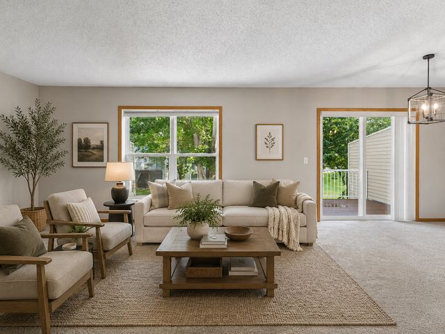 2085 Saint Johns Court, Woodbury, MN 55129
