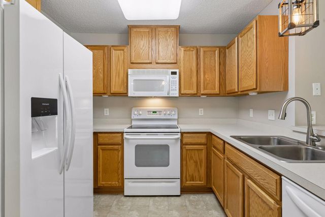 2085 Saint Johns Court, Woodbury, MN 55129