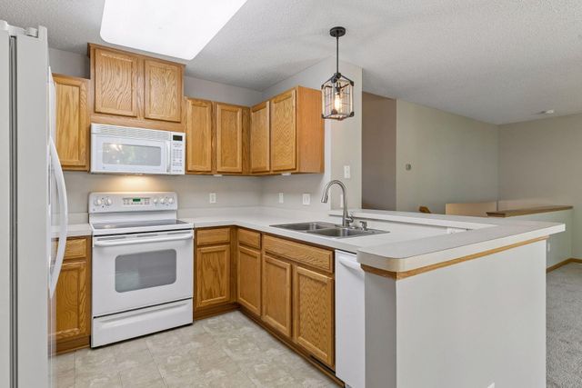 2085 Saint Johns Court, Woodbury, MN 55129
