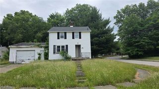 2143 Central Parkway Avenue SE, Warren, OH 44484