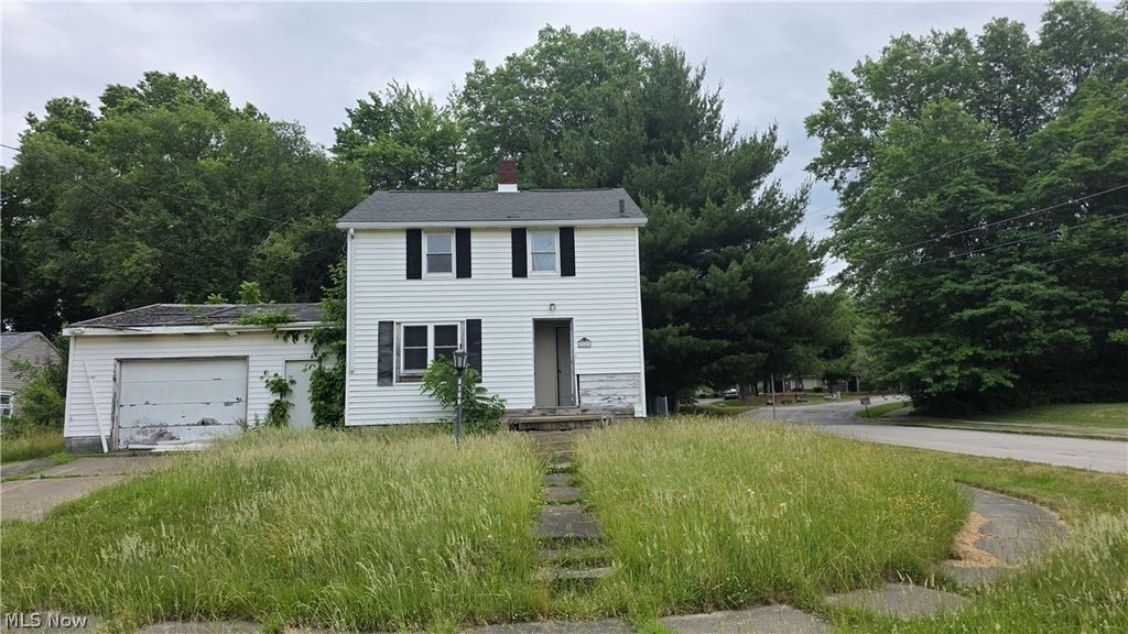 2143 Central Parkway Avenue SE, Warren, OH 44484