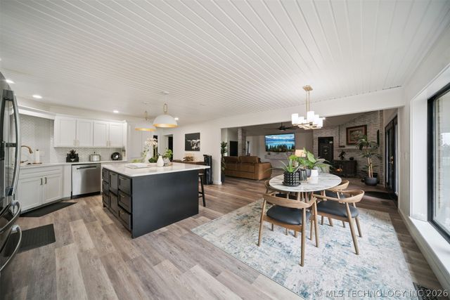 17955 E Highway 20 Highway, Claremore, OK 74019