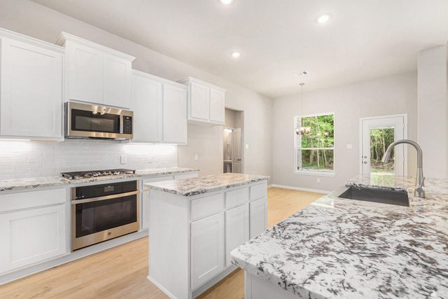 33 Cattle Drive, Bay City, TX 77414