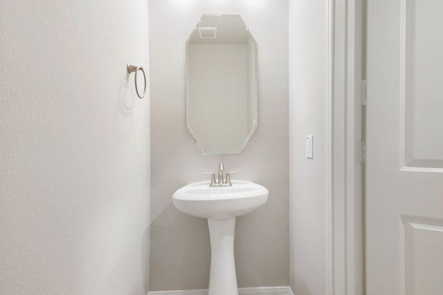 33 Cattle Drive, Bay City, TX 77414