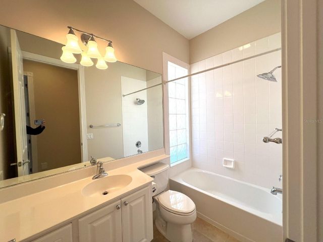 5746 BENEVENTO DR, Sarasota, FL 34238