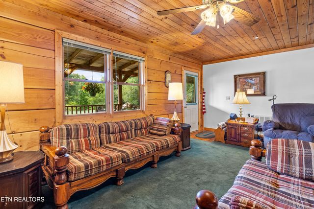 312 Parkbrook Court, Friendsville, TN 37737