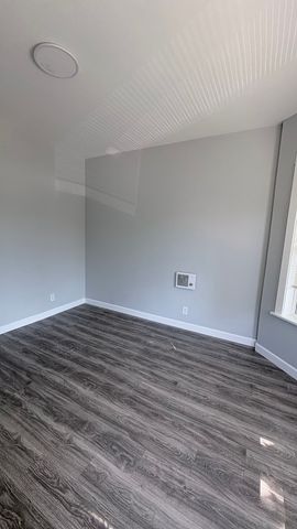 8211 S Escanaba Avenue 2, Chicago, IL 60617