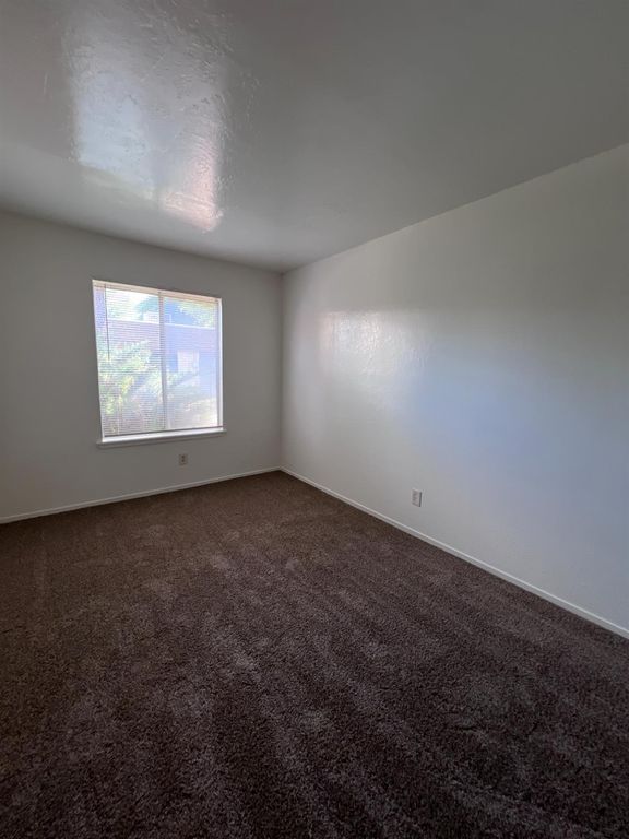 Image 12 of property listing at 471 Minnewawa Avenue # 102, Clovis, CA 93612