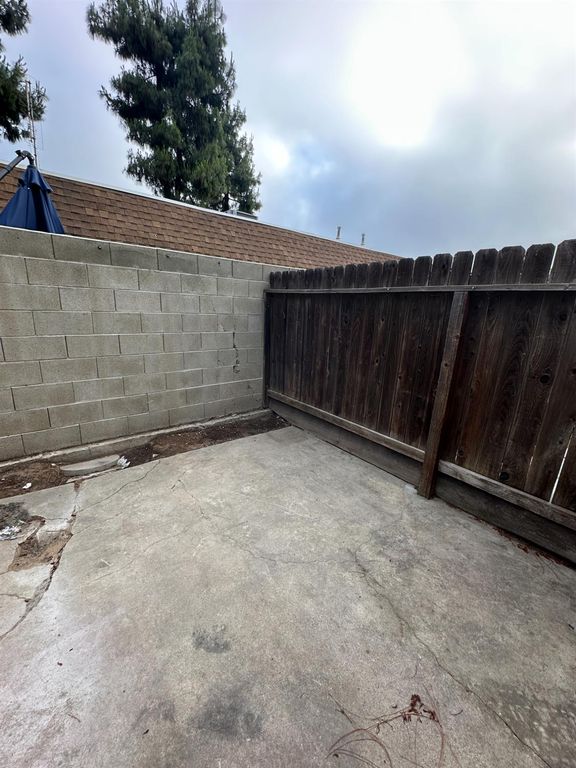Image 14 of property listing at 471 Minnewawa Avenue # 102, Clovis, CA 93612