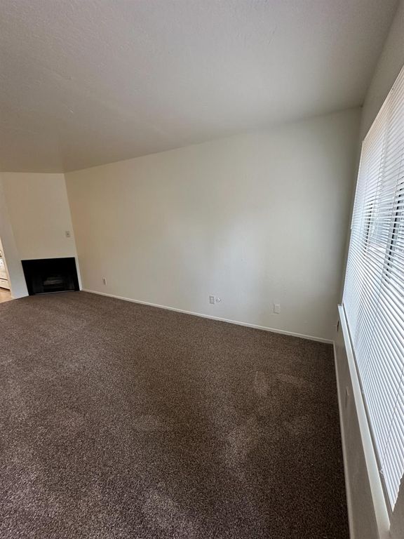 Image 2 of property listing at 471 Minnewawa Avenue # 102, Clovis, CA 93612