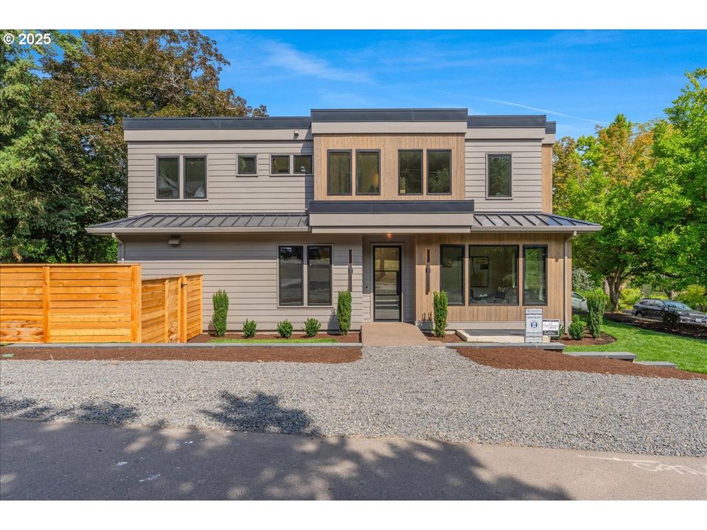 990 LUND St, Lake Oswego, OR 97034