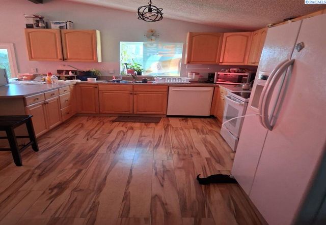 818 S Juniper St, Kennewick, WA 99336