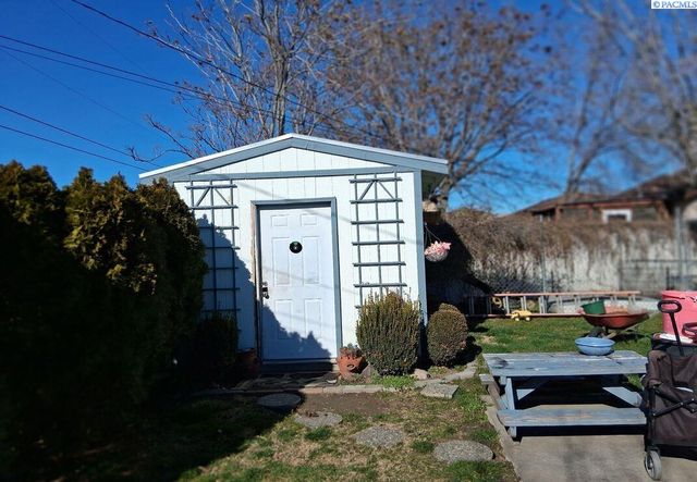 818 S Juniper St, Kennewick, WA 99336