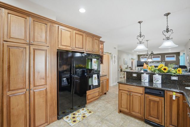 104 PARK VIEW Drive, Eldridge, IA 52748