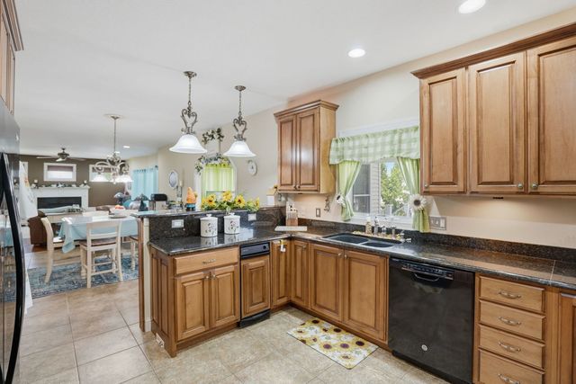 104 PARK VIEW Drive, Eldridge, IA 52748
