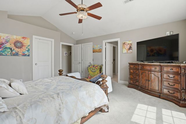 104 PARK VIEW Drive, Eldridge, IA 52748